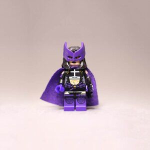 Huntress (Violet Falconer) Minifig